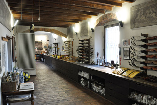 Donaddoni's Traditional Archery shop in Italy